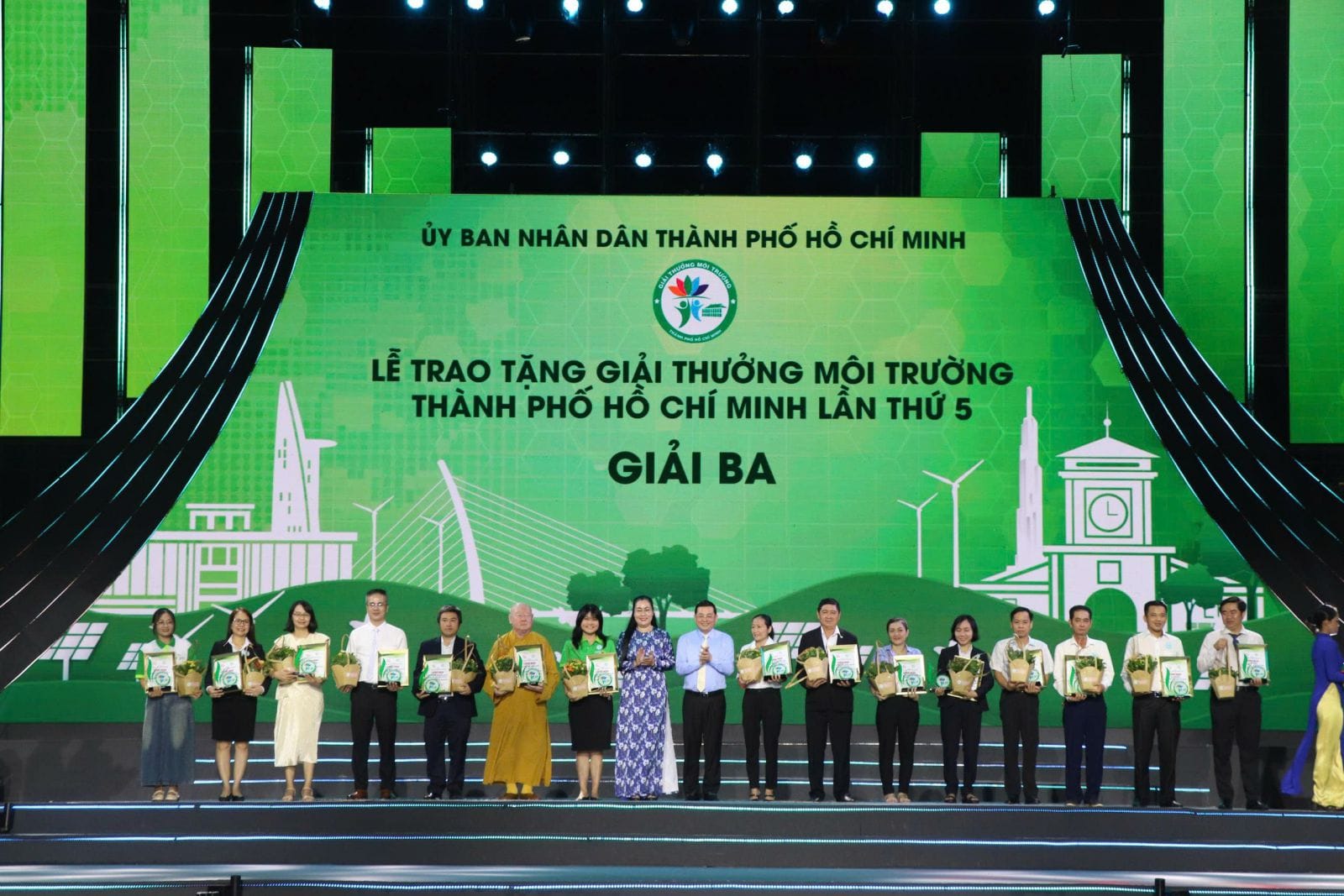 Giải thưởng Môi trường TP.HCM: Ghi nhận giải pháp số hóa ngành ve chai, thúc đẩy tái chế bền vững